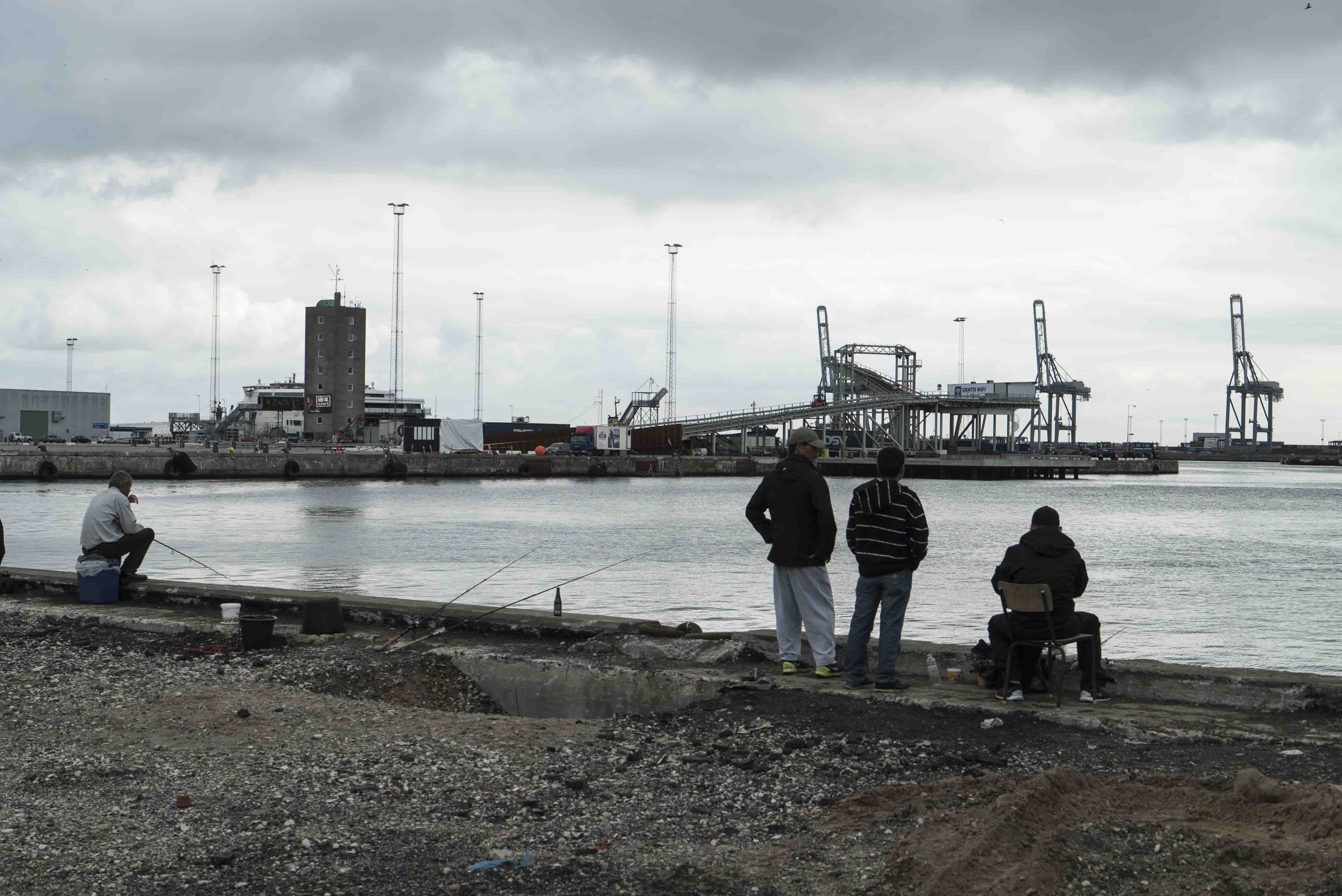 Angler am Hafen von Aarhus, 24.8.2016, Foto: Robert B. Fishman